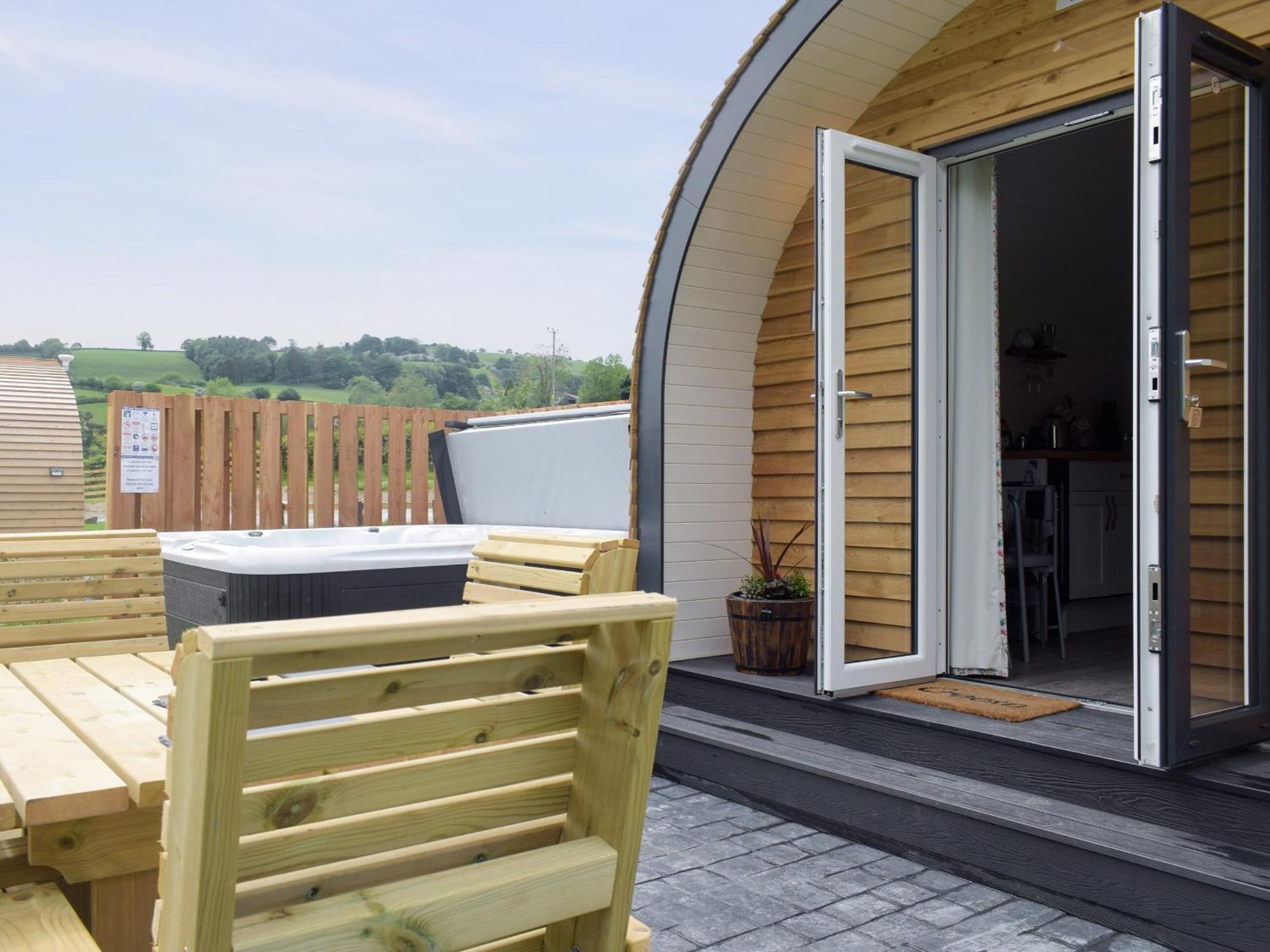 Efyrnwy Pod Vip Villa Llanfyllin Exterior photo